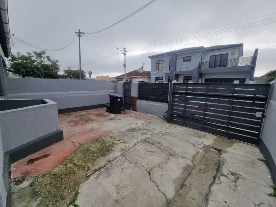 2 Bedroom Property for Sale in Lansdowne Western Cape